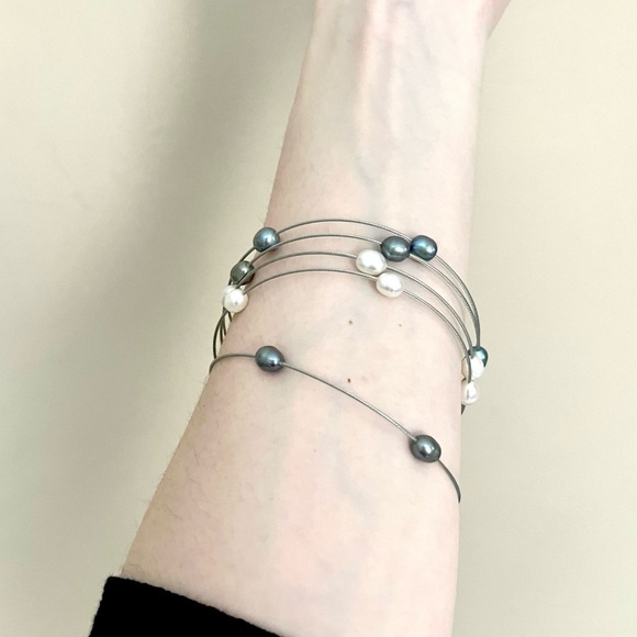 Nordstrom silver bangle bracelet set of 5 gray & white pearls - Picture 13 of 13